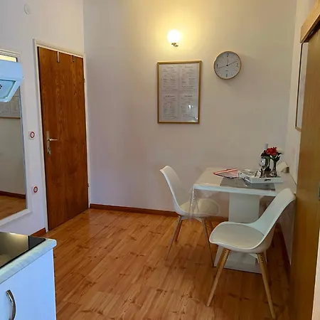 Aurelis Apartment *